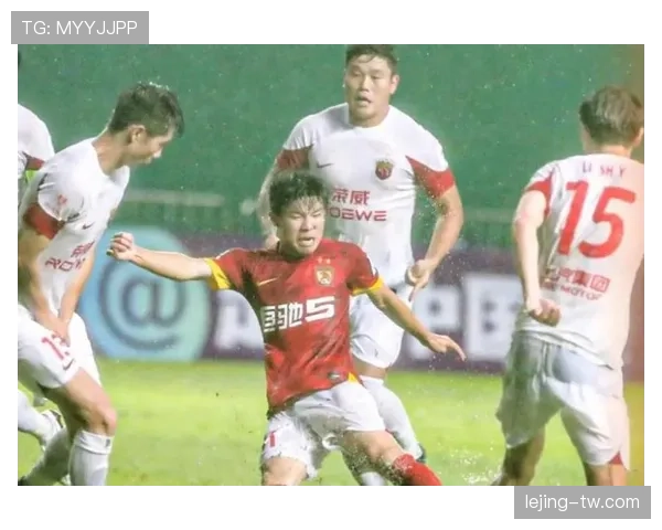 广州队坚持青春风暴足校小将扛起进攻大旗 广州队坚持青春风暴足校小将扛起进攻大旗